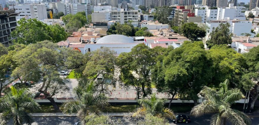 Vendo Departamento con Balcón en Av. Javier Prado Oeste