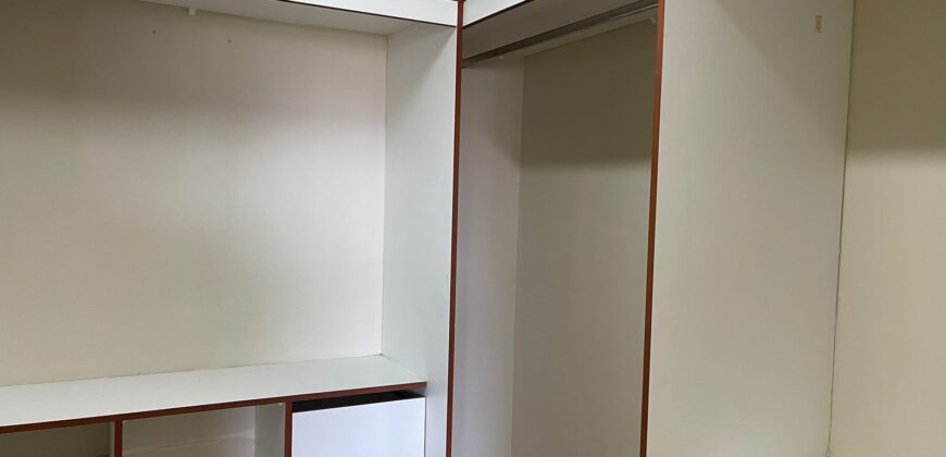 Vendo Departamento con Balcón en Av. Javier Prado Oeste