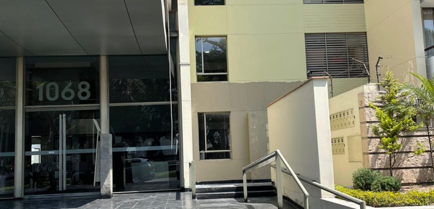 Vendo Departamento con Balcón en Av. Javier Prado Oeste
