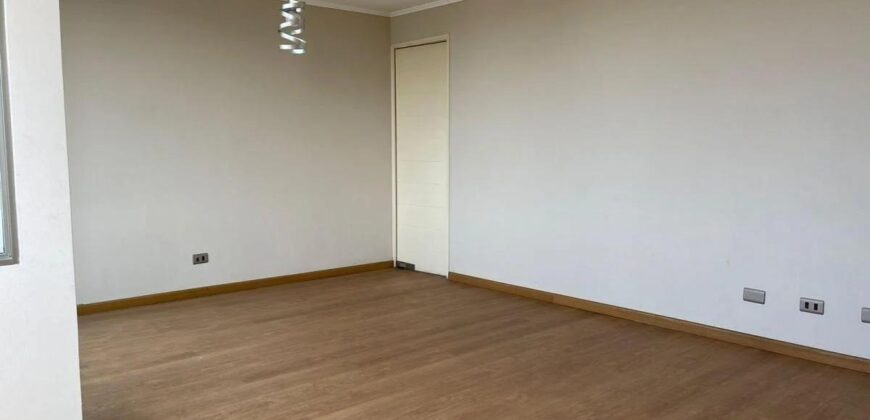 Vendo Departamento con Balcón en Av. Javier Prado Oeste