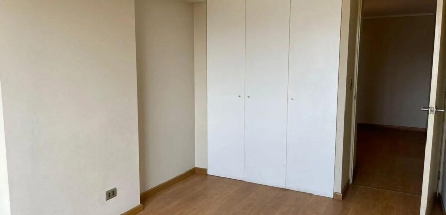 Vendo Departamento con Balcón en Av. Javier Prado Oeste