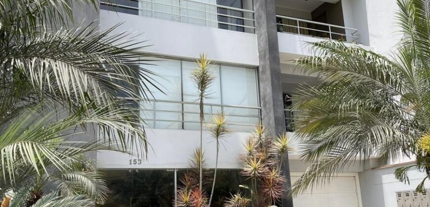 Alquiler de Espectacular Departamento en 3er Piso