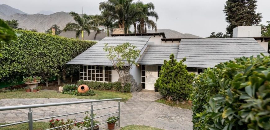 Venta de Hermosa  Casa con Bungalow La Planicie- La Molina