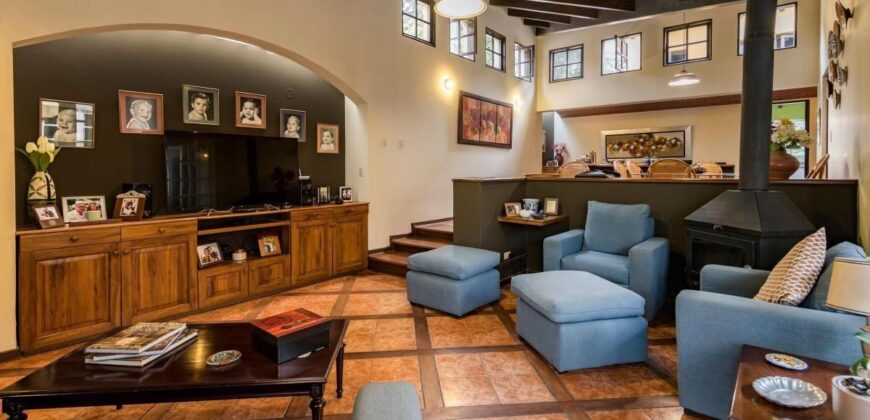 Venta de Hermosa  Casa con Bungalow La Planicie- La Molina