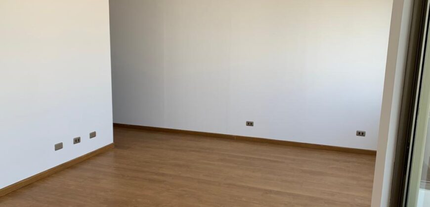 Vendo Departamento con Balcón en Av. Javier Prado Oeste