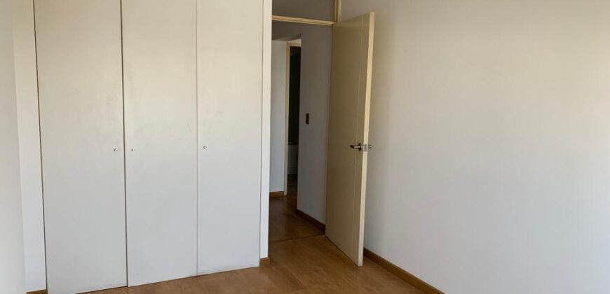 Vendo Departamento con Balcón en Av. Javier Prado Oeste