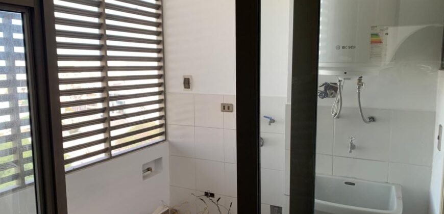 Vendo Departamento con Balcón en Av. Javier Prado Oeste