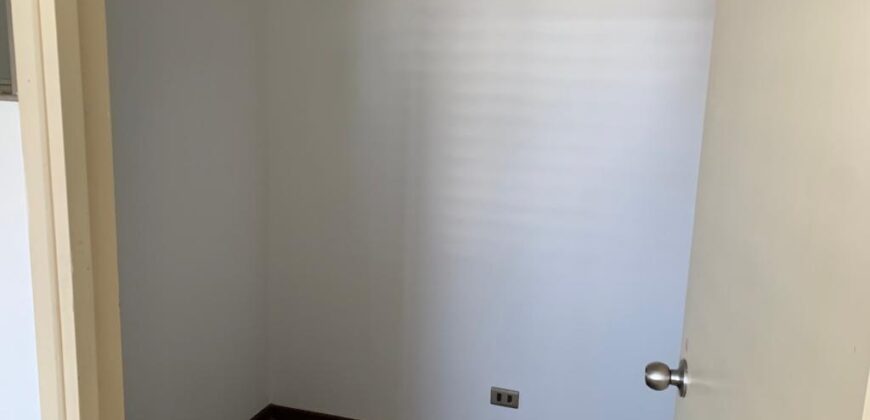 Vendo Departamento con Balcón en Av. Javier Prado Oeste