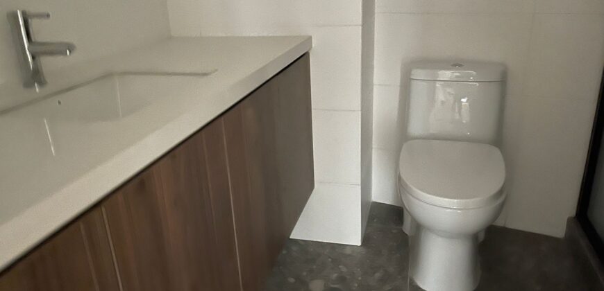 Venta Dpto. Estreno Primer Piso con Terraza en Surco