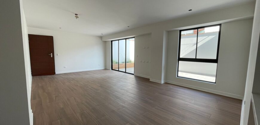 Venta Dpto. Estreno Primer Piso con Terraza en Surco